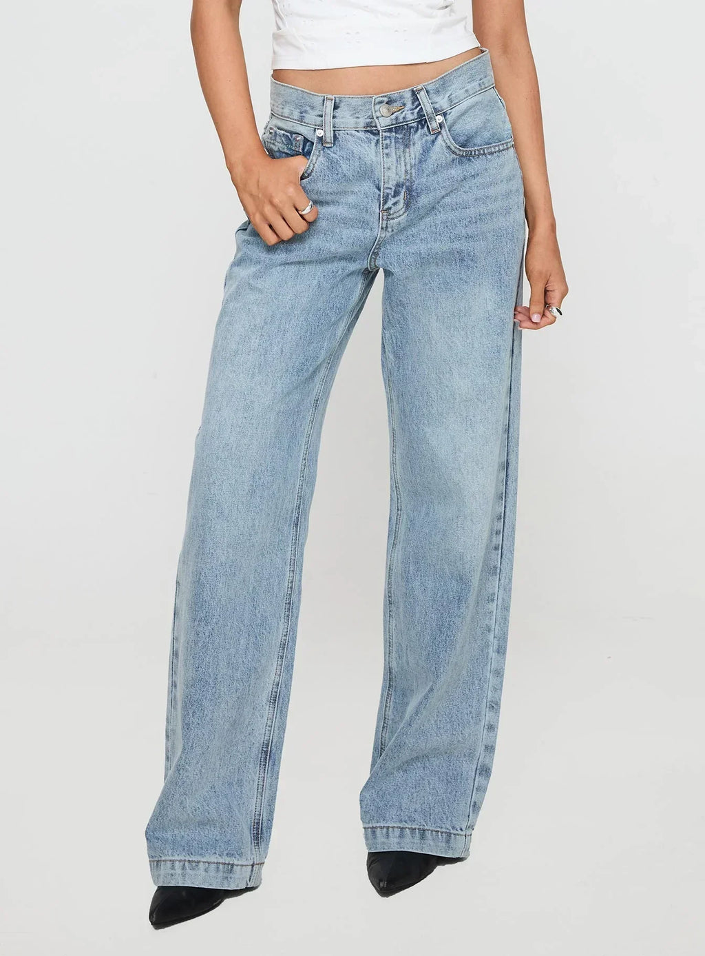 Anelli Low Rise Straight Leg Jeans Light Blue Wash