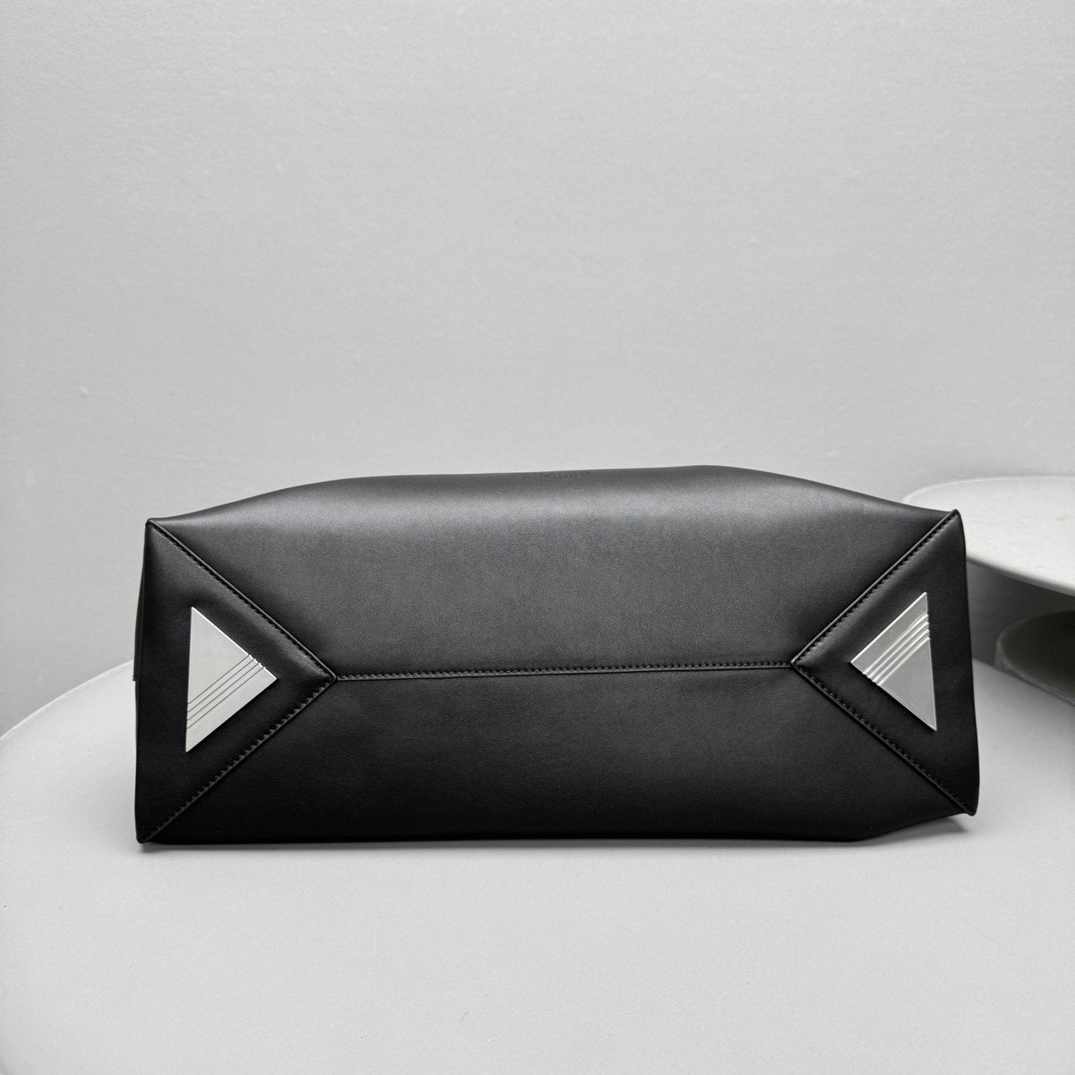 The Attico ''la Passeggiata Small'' Black Top Handle Women's Spring And Summer Fashion Shaped Clutch Bag Underarm Bag Fashion Design Modern Bags Ngvp #1721