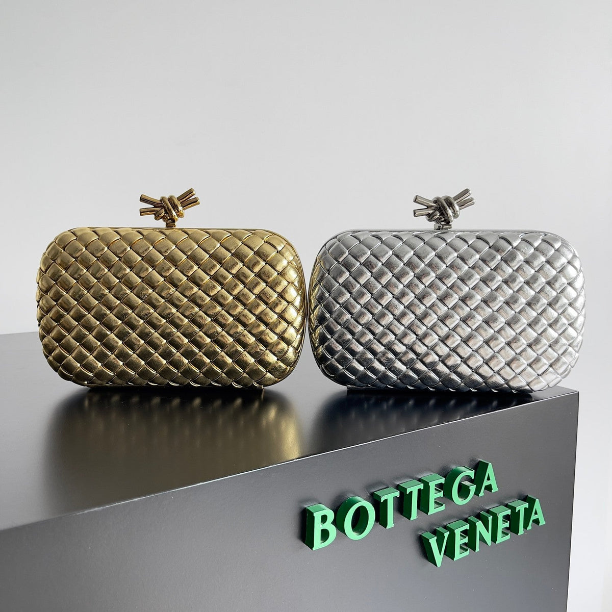 Bottega Veneta Knot Women's Solid Colour Metallic-Feel Bow-Knot Lock Clasp Lambskin Evening Bag Clutch Bags #77719